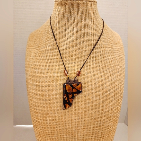 Treska Jewelry - Treska Tortoiseshell Simple Amulet Necklace